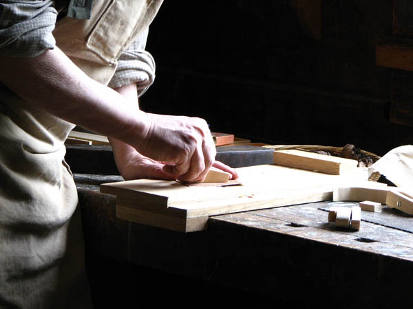 Ofrecemos un servicio de <strong>carpintería  de madera y ebanistería en Geldo</strong> adaptado a las necesidades del <strong>cliente</strong>.